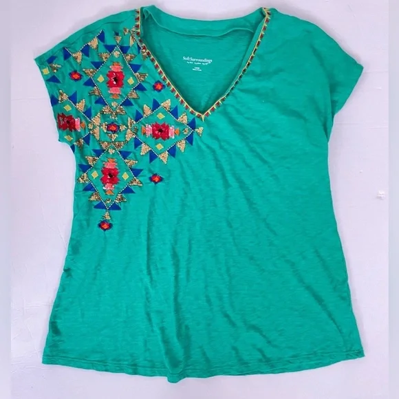 SOFT SURROUNDINGS Passion Flower Sequin Tee Parakeet large - Picture 7 of 8